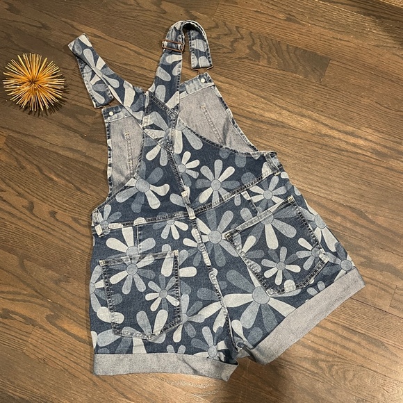 No Boundaries Jean Bib Shorts Daisy Size Medium (7-9) - Picture 8 of 8